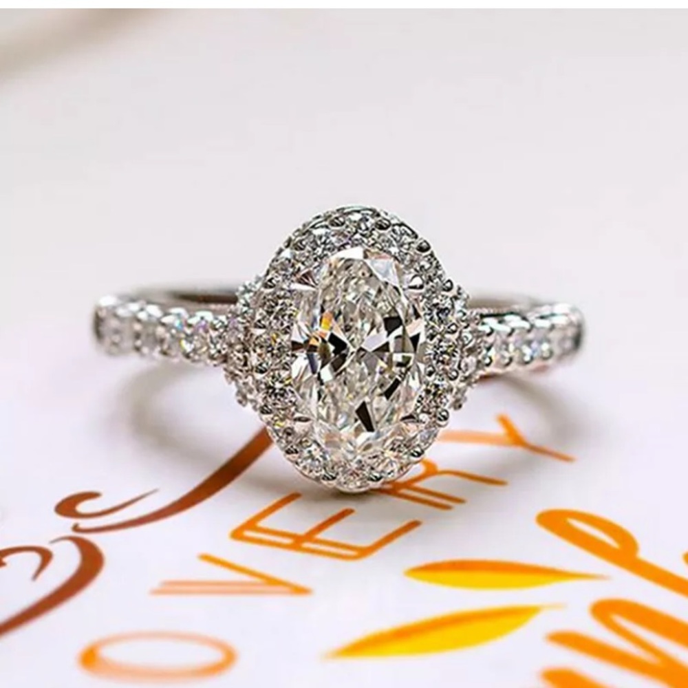 Elegant925 Silver Ring Oval Cut White Sapphire